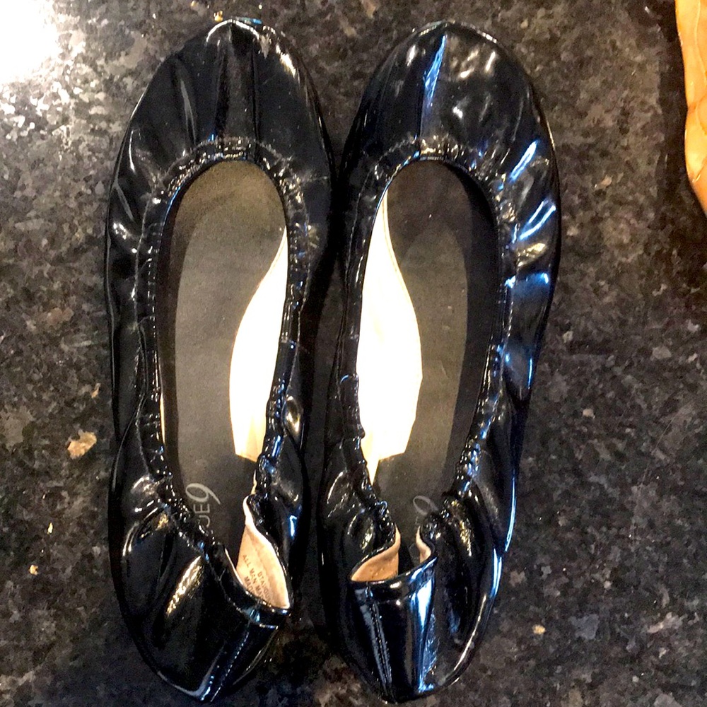 Women’s black Boutique 9 flats